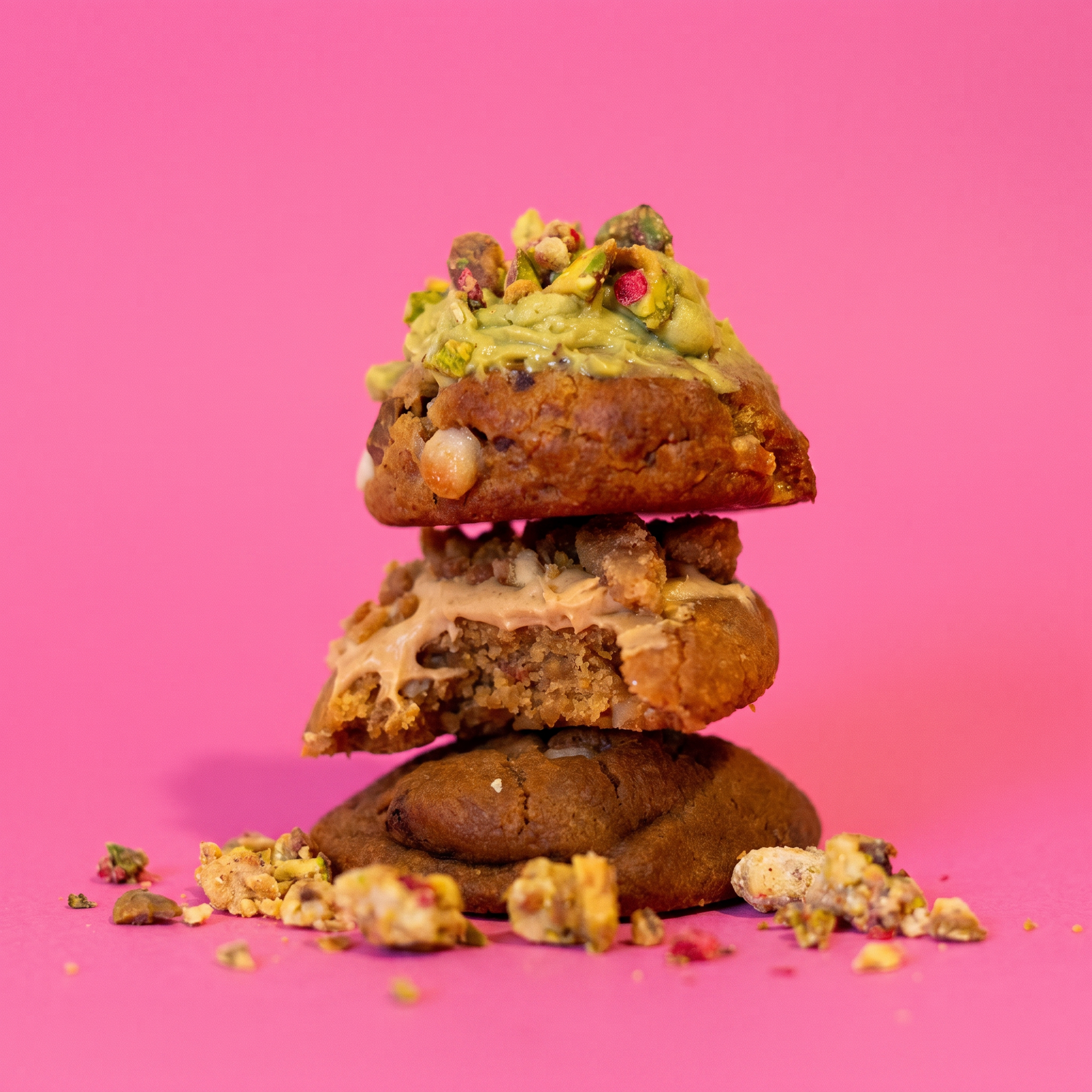Stack de cookies artesanes amb vapor pujant